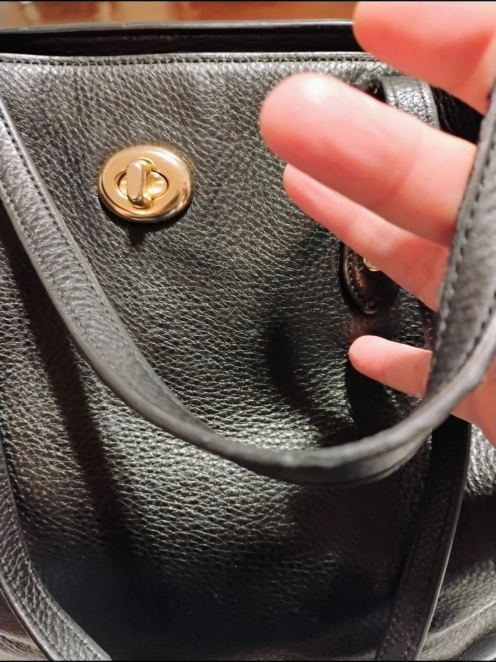 Coach F12484 Black Pebbled Leather Turnlock Carryall Stachel Tote  Purse